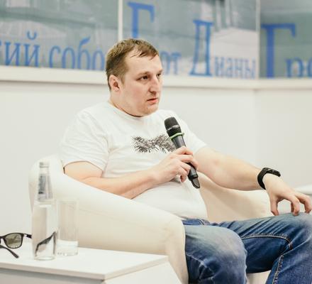 На площадке исторического парка “Россия – Моя история” выступил военный журналист Дмитрий Радченко. Гостям и жителям Ставрополя рассказали об одной из самых опасных профессий.