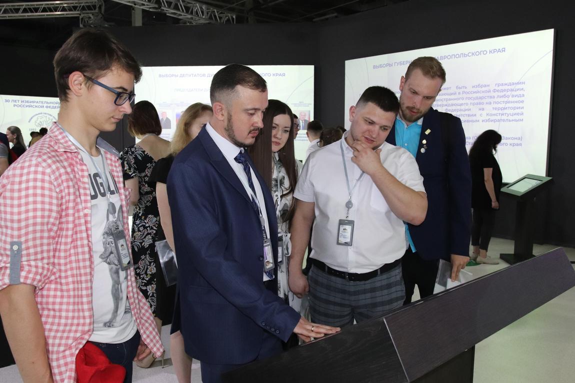 Выставка об избирательной системе России возвращается на два дня